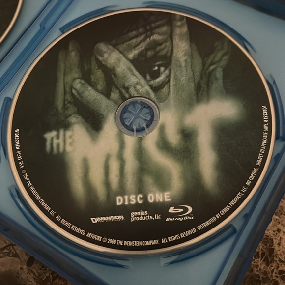 The Mist Two-Disc Collector's Edition Blu-ray - Picture 3 of 3